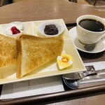 カフェ・ド・クリエ パピオスあかし店 - 小倉トーストセット 530円