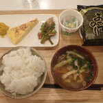 トーコーキッチン - ジャーマンオムレツ　副菜二品、豚汁、ご飯