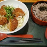 ごはん処 四六時中 北竜台店 - お昼の選べる丼ハーフ麺セット(880円)