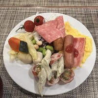 ザ・ループ(ホテルアゴーラリージェンシー大阪堺) - 第2弾   左から　温野菜、豆サラダ、サラミ、ウインナー、ベーコンにスクランブルエッグ、モッツァレラとペンネのチーズ和え