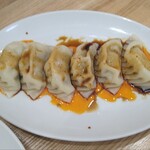 中華 太陽 - 紅油餃子（ニンニクソースかけ餃子