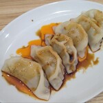 中華 太陽 - 茹で餃子と辛味ソース