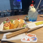 スモール ワールズ トウキョウ - 『わくわくキッズプレート』
『スモワルブルーのクリームソーダ』
『チュリトス(シナモン味)』