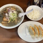 Komusashi - 濃い煮干しチャーシュー麺＋餃子3個セット