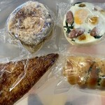 KYOTO 1er BAKERY MARKET - 台湾風揚げクリームパン(西京極しのつか)/ポパイエッグ(桂オークフード)/アーモンドシュガー(嵯峨北山パンドレ)/ちくわパン(桂オークフード)