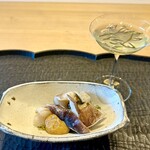 ひがしやま 司 - ◆じゅんさい(広島)、梅酢、柚
      ◆鳥貝(舞鶴産特特大)、海ぶどう、酢味噌