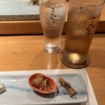 Sushidokoro Hinoki - お通しと蕎麦茶