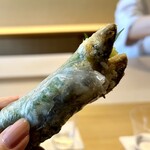 ひがしやま 司 - ◆稚鮎の春巻き、チーズのソース、きゅうり、大葉