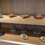 さかなと米にこだわったシュフ's ユミッチ - 内観②（小鉢の棚)