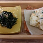 さかなと米にこだわったシュフ's ユミッチ - 小鉢（ほうれん草のおひたしとポテトサラダ)