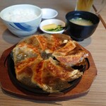 格安ビールと鉄鍋餃子 3・6・5酒場 - 鉄鍋新餃子ごはんセット、生ビール