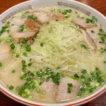 こむらさき 天文館店 - 鹿児島黒豚チャーシュー入りラーメン　普通ｻｲｽﾞ