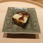 温石 - ズッキーニの炭火焼きにロースト玉葱の醤油漬け