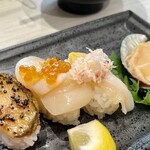 はま寿司 - 貝づくし（あわびレアステーキ・ほたて・つぶ貝（かにのせ）・殻付きあわび）