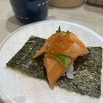 はま寿司 - サーモンいくらつつみ