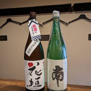 こだわりの魚料理や燻製と相性◎全国から選りすぐりの地酒が充実