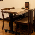 健康食道 老若男女 - テーブル（車椅子の人が使用できるように電動で高さを変えられます）