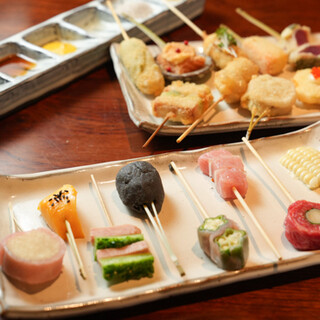 ワインと串かツで新たな味わいを。飲み放題付きコースも