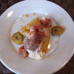 タヴェルナ　エッセ - さつまいもとチョコレートのジェラートのクレープ包みといちぢくソテー