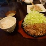 トンテキDiningらくとん亭 - 豚しょうが焼定食（９００円）