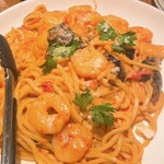 バル ciccio - 海老とナスのトマトクリームパスタ