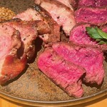 バル ciccio - イベリコ豚の炭火焼き&牛ハラミ炭火焼き