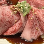 炭火焼肉 にく式 - 上カルビ