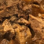 炭火焼肉 にく式 - 牛すじ煮込みアップ