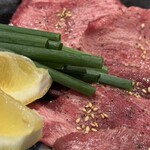 炭火焼肉 にく式 - 牛タンアップ‼️