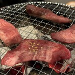 炭火焼肉 にく式 - う〜‼️熱っ‼️