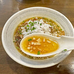 Ishiyama Shouten - 中華風のタレの酸味とごま油で、エスニック風な味のスープ