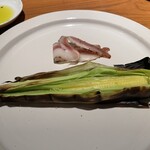 両忘 - ヒゲまでパクパク食べられるベビーコーンwithグアンチャーレ(パンチェッタが赤身なら、これは中トロ)