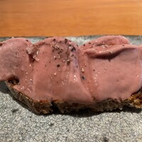 両忘 - アミューズ。溶けるレバーパテ。他店のものとは一線を画す。