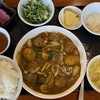 Kicchin Fuji - 2024/05/27
                キッチン富士ランチ 11:00〜14:00
                3. 新じゃがと肉団子のカレー煮込み 860円
                ✳︎大飯×2、スープ×2
                ✳︎ライス、スープおかわり無料