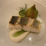 小笠原伯爵邸 - スズキのプランチャ　花ズッキーニのファルシ　柑橘のピルピル