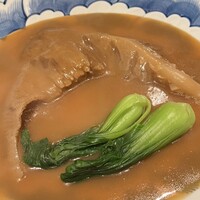 礼華 - 大きなモウカザメのフカヒレの姿煮