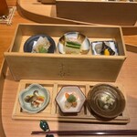 日本料理 斗南 - 玉手箱みたいです。煙は出てきませんが。