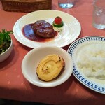 キッチンじゃがいも - ハンバーグセット(ごはん)(遠近法でハンバーグが小さく見えますが、ちゃんとあります)