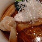 人力俥 - 丸鶏わんたん醤油そば（アップ）