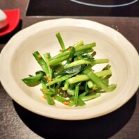 博多もつ鍋 やま中 赤坂店 - つきだしはニラの和え物