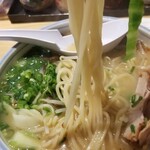 ラーメン小金太 - ストレート中太麺です