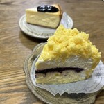 ツマガリ - ルシカミモレット。奥はツマガリチーズケーキ。生地がサクサクで、とても美味しい！