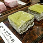 本舗　不破福寿堂 - 手前が大好きな抹茶味！定番の白を超えたと思います！めっちゃ好き♪