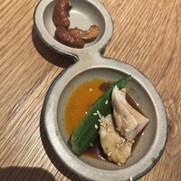 ブリル飯店 - お通し的な(？)最初の一品、よだれ鷄とスパイシーカシューナッツ