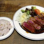 肉が旨いカフェ NICK STOCK - ビフカツ＆十六穀米②