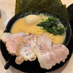 家系ラーメン 頂㐂家 - 