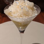 スガラボヴィー - クラウンメロン。白ポルト酒の爽やかさとクラウンメロンの淡い甘み、ゼリーはほのかな酸で、優しくも口をさっぱりリフレッシュさせます。
      