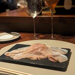 スガラボヴィー - 多田さんの24ヶ月熟成ペルシュウ。塩気と脂の甘みが上品で、綺麗にとろける。そして最後に残ったのは、SUGALABO米を包んだ生ハム。生ハムの塩気はよりまろやかに、より米や脂の甘みを感じる。