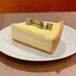 フルーツケーキファクトリー  - とろける2層のチーズタルト＠クリームチーズとマスカルポーネの定番タルト