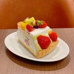 フルーツケーキファクトリー  - プレミアムフルーツタルト＠大きい